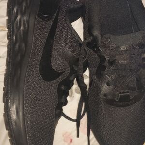 Woman's Brand new all black Nikes size 7